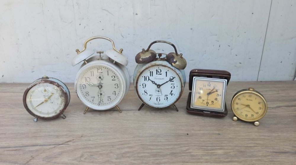 Lot 5 ceasuri de masă mecanice vintage – Slava, Peter, Timemaster
