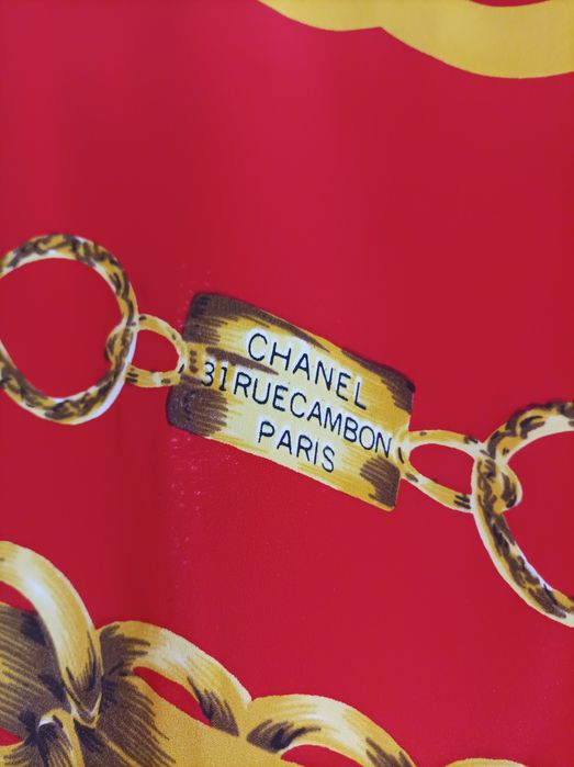 Оригинален копринен шал Chanel