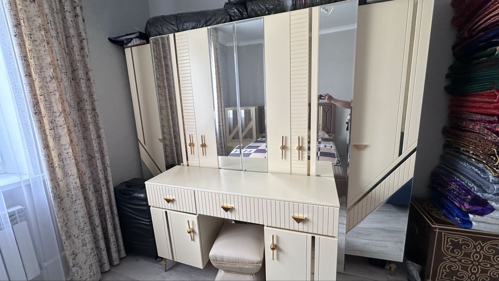 Спальный гарнитур