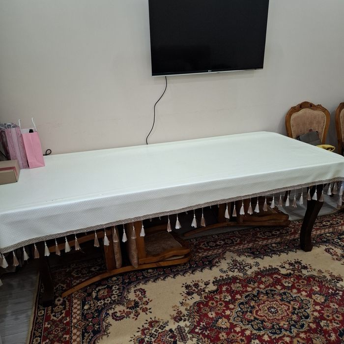 Сатылымда үлкен стол