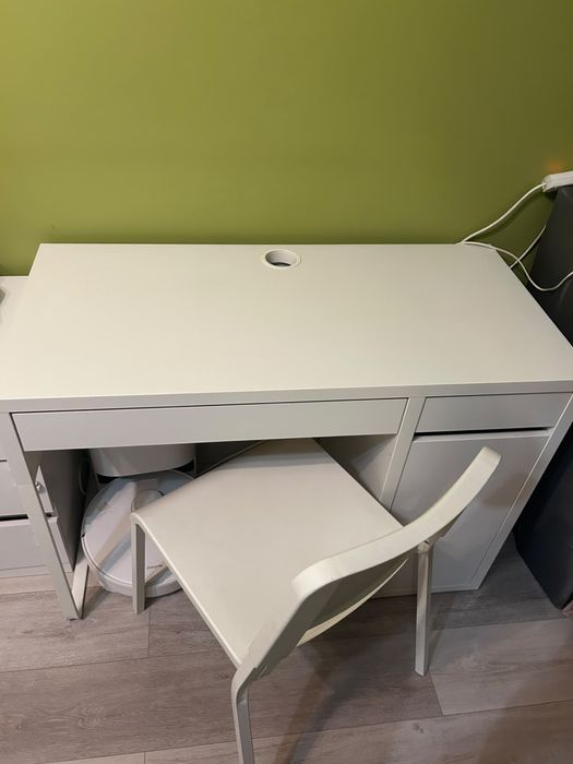 Продаю оригинальный стол IKEA вместе со стульчиком.