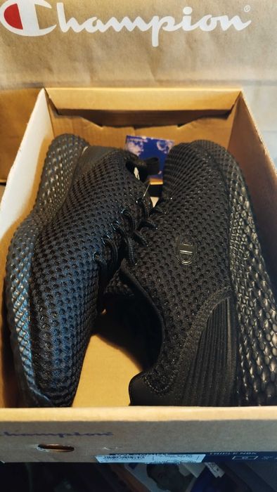 Нови оригинални маратонки Champion за момче номер 36.5