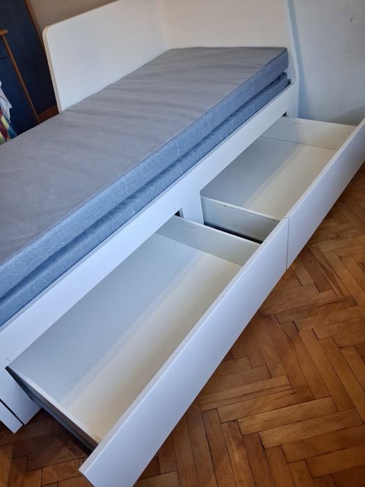 IKEA спалня - кушетка с 2 чекмеджета и 2 матрака
