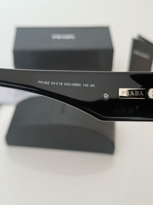 Слънчеви очила Prada