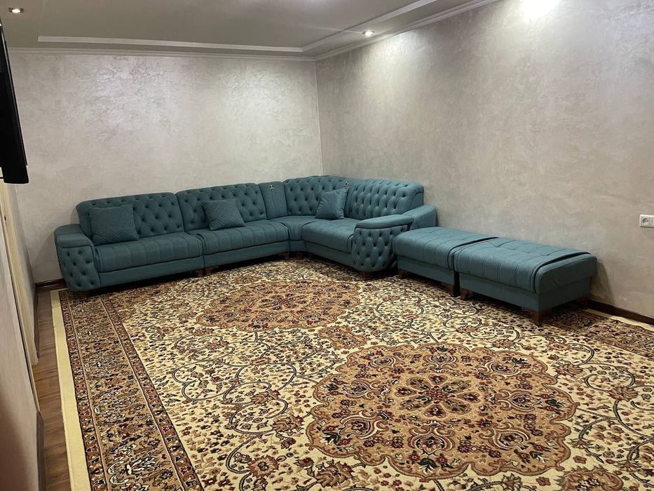 Диван Уголок, 2 большой Пуфик.                  Модель : Честор