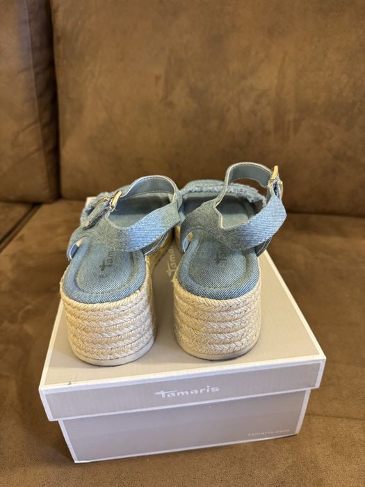 Сандали на платформа Tamaris