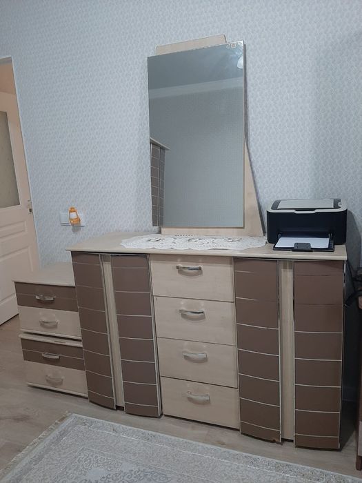 Евро-мебель б/у в хорошем состоянии.