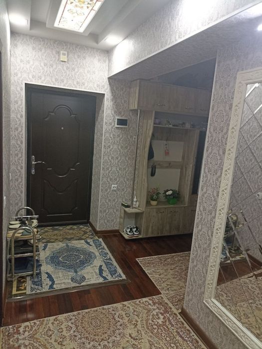 Янгихаёт тумани спутник 16а Срочна квартира сотилади. Нархи 60000$.