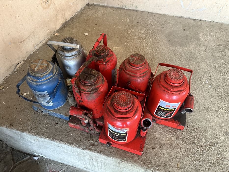 Продам домкраты 50 т под востановления