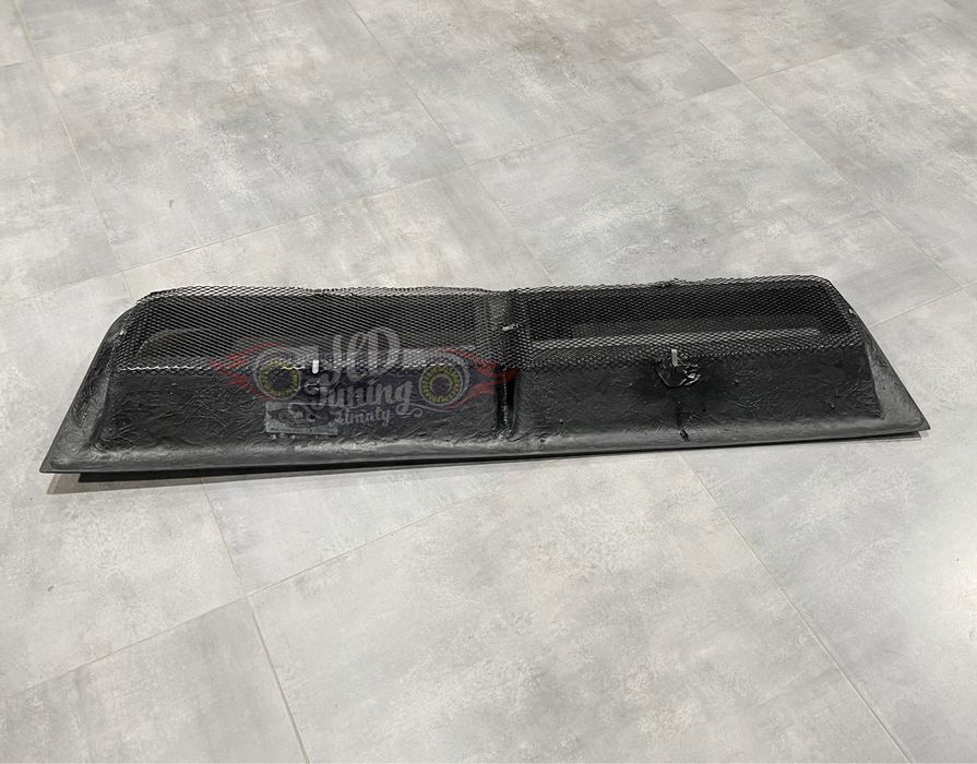 Универсальная вставка в капот