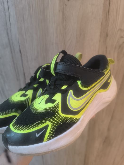 Nike Cosmic Runner