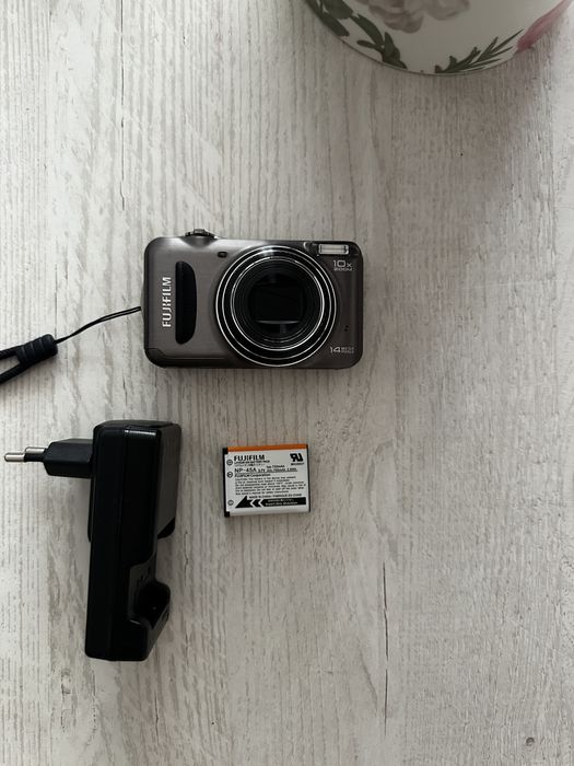 Camera foto digitala Fujifilm Finepix T200