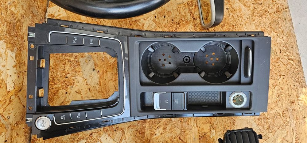 Accesorii bord Golf 7 volan / grile / oglindă / spirala / consolă bord