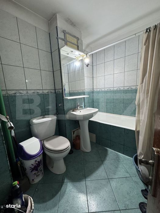 Apartament decomandat, 4 camere 85 mp, zona Rovine