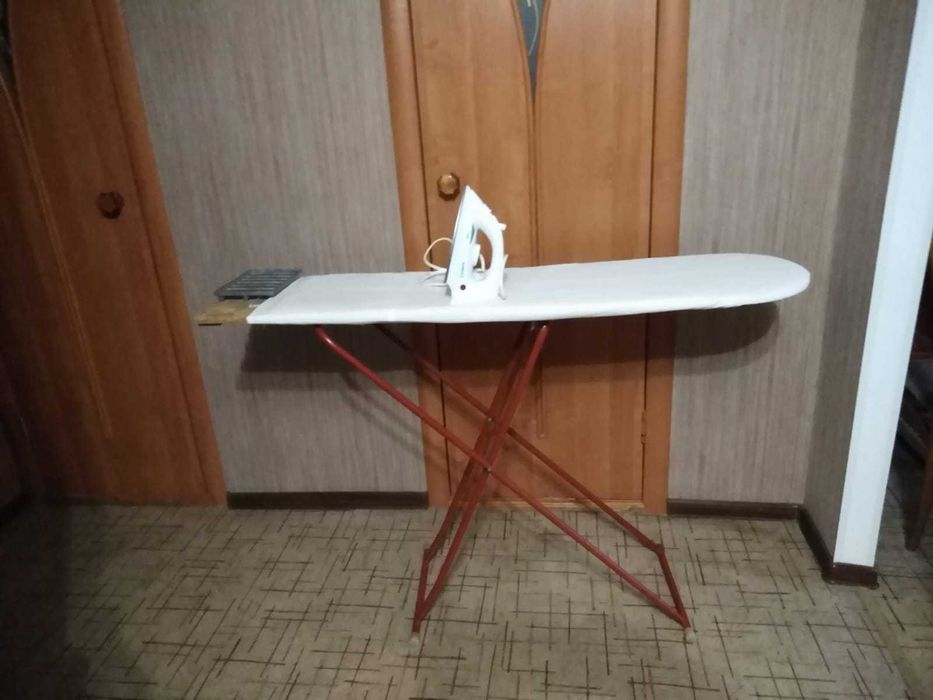 Гладильная доска, б/у, в хорошем состоянии , прочная опора. чистенькая