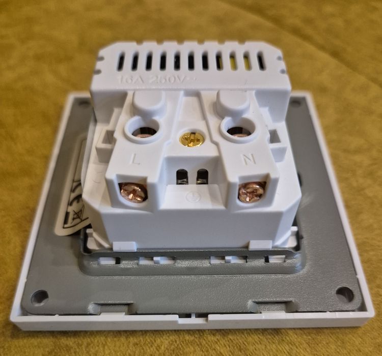 Комбиниран контакт