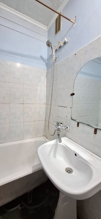 Продам 2хком квартиру район 8 школы.