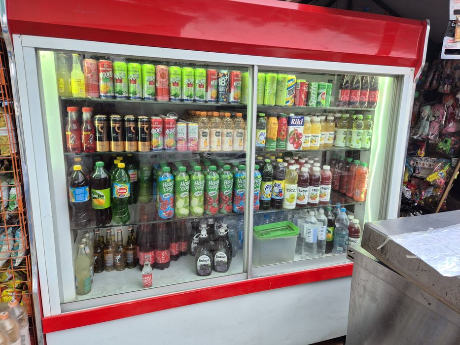 Халаделник ветрина