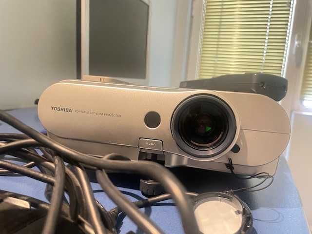 Проектор Тошиба . Работещ