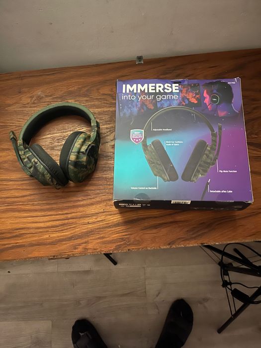 Vând căști gaming 150lei