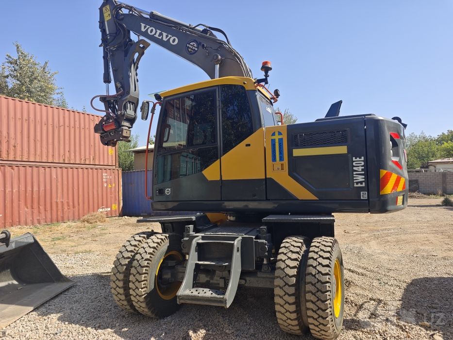 Экскаватор Volvo EW140E