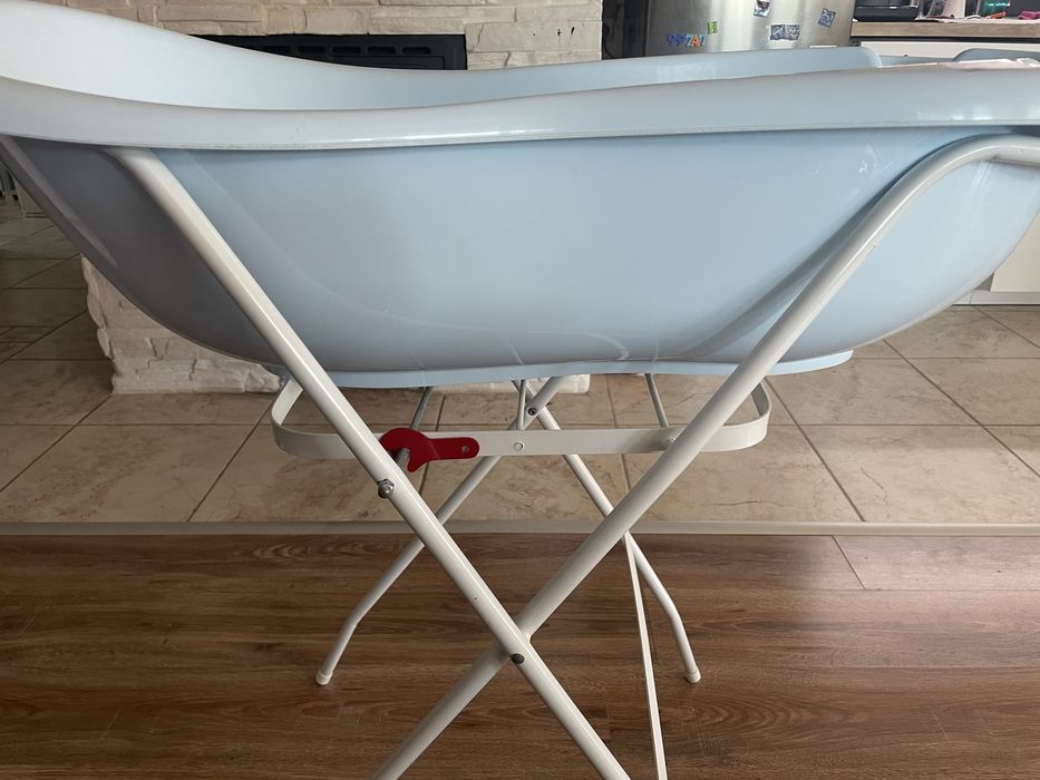 Стойка с корито за бебе