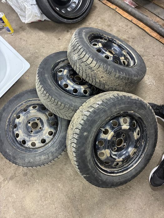 Продам диски с шинами 185/65/15 -4*100