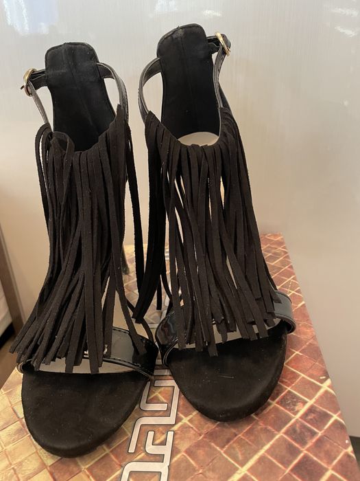 Обувки на ток с ресни