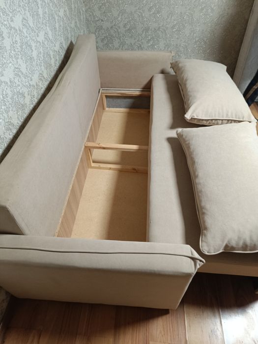 Диван.           .