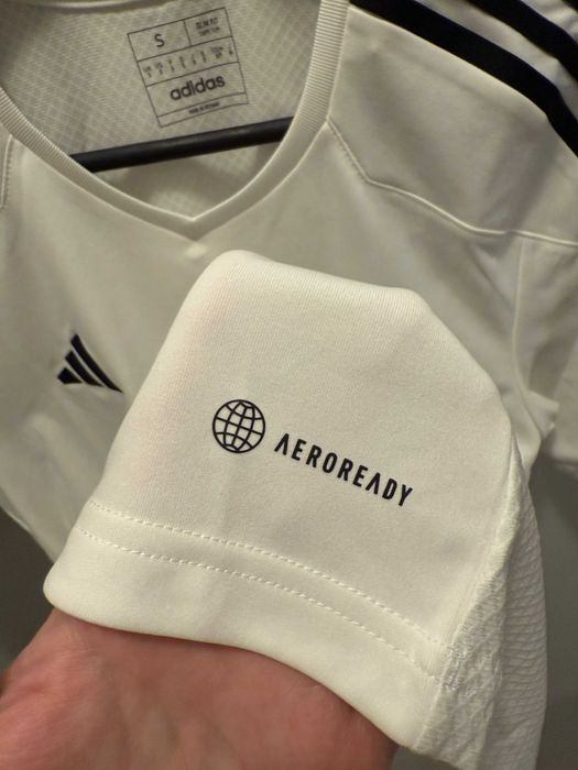 Vând tricou Adidas, NOU și ORIGINAL, adus din SUA, mărimea S