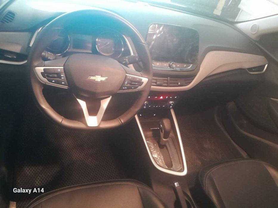 Chevrolet Onix Premier 2