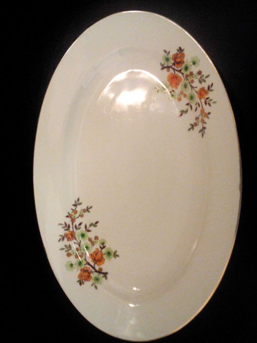 Порцеланово плато и сервиз за кафе