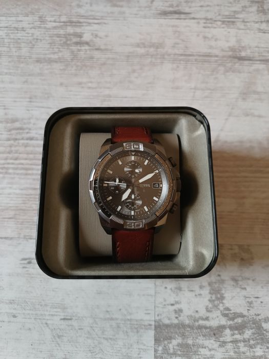 Нов часовник Fossil с естествена кожена каишка