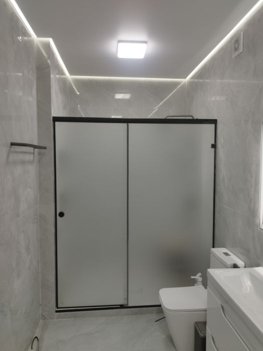 Душевые кабины 8мм калёное стекло