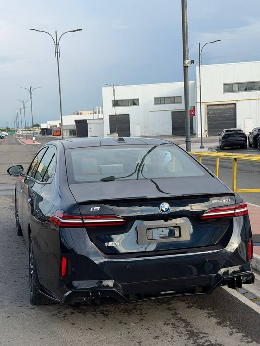 BMW i5 40L 2025 v nalichii