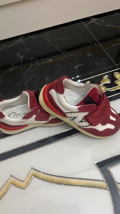 Кроссовки унисекс Tiflani  из натуральной кожи, размер 24