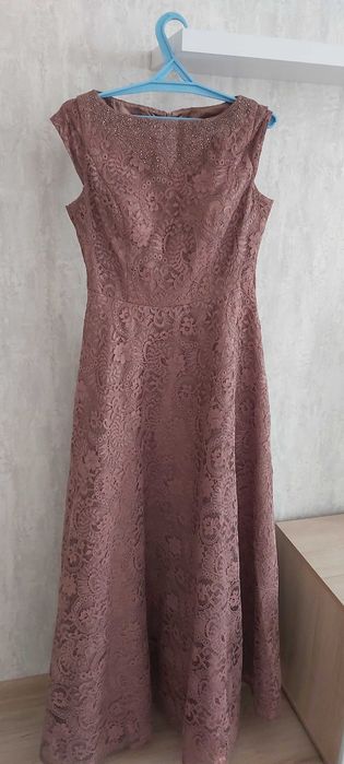 Вечернее длинное платье