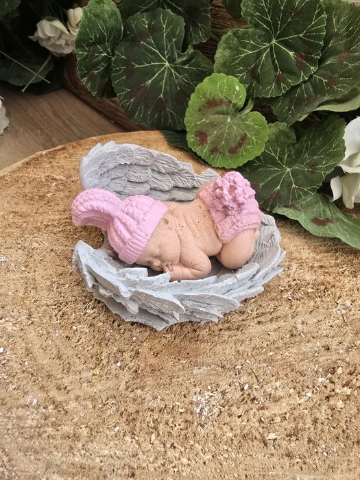 ~Бебенце върху възглавница или крило~Подарък за гости~Ръчна изработка~