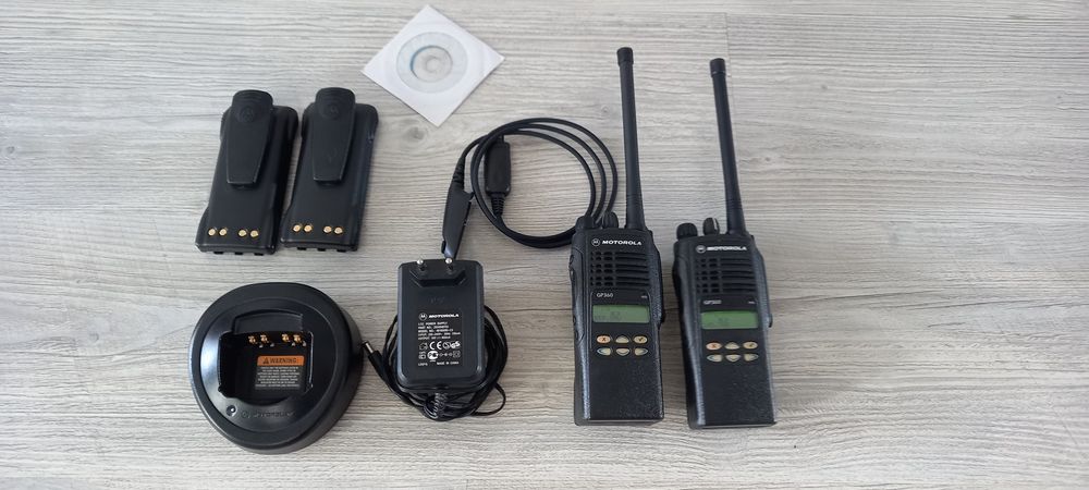 Vând statii emisie recepție profesionale Motorola GP 360