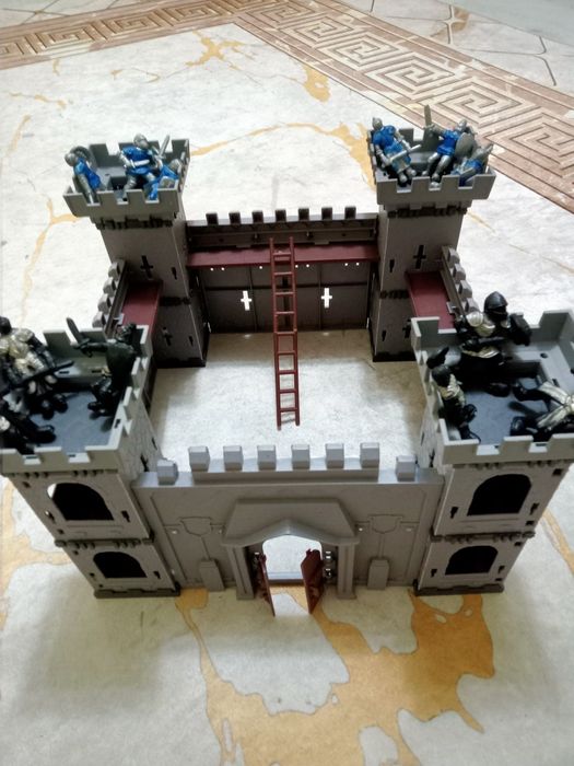 Замки замок дом игрушка продам