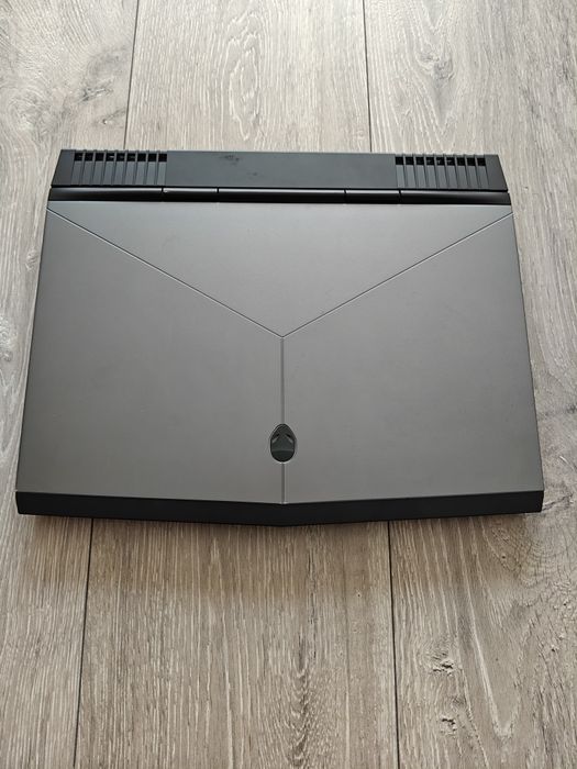 Alienware 13 R3 I7-7700HQ/ GTX 1060 / 256GB SSD /  16GB