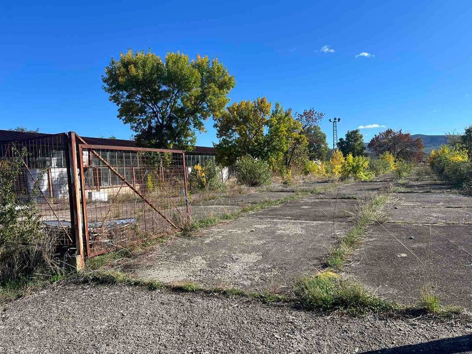 Продава се Промишлена сграда в Казанлък - 16466 кв.м за 93 €/кв.м - Снимка #17