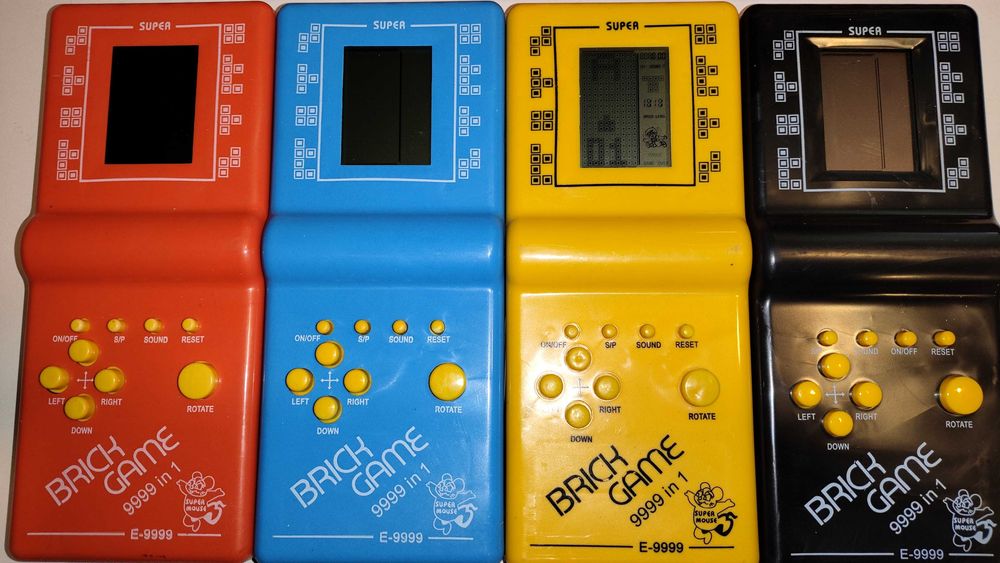 Тетрис конзола с вградени игри 9999 в 1/ Tetris BRICK GAME 9999 IN 1 гр ...