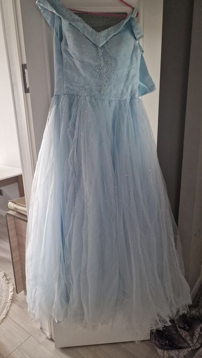 Платья вечерние и коктейльные