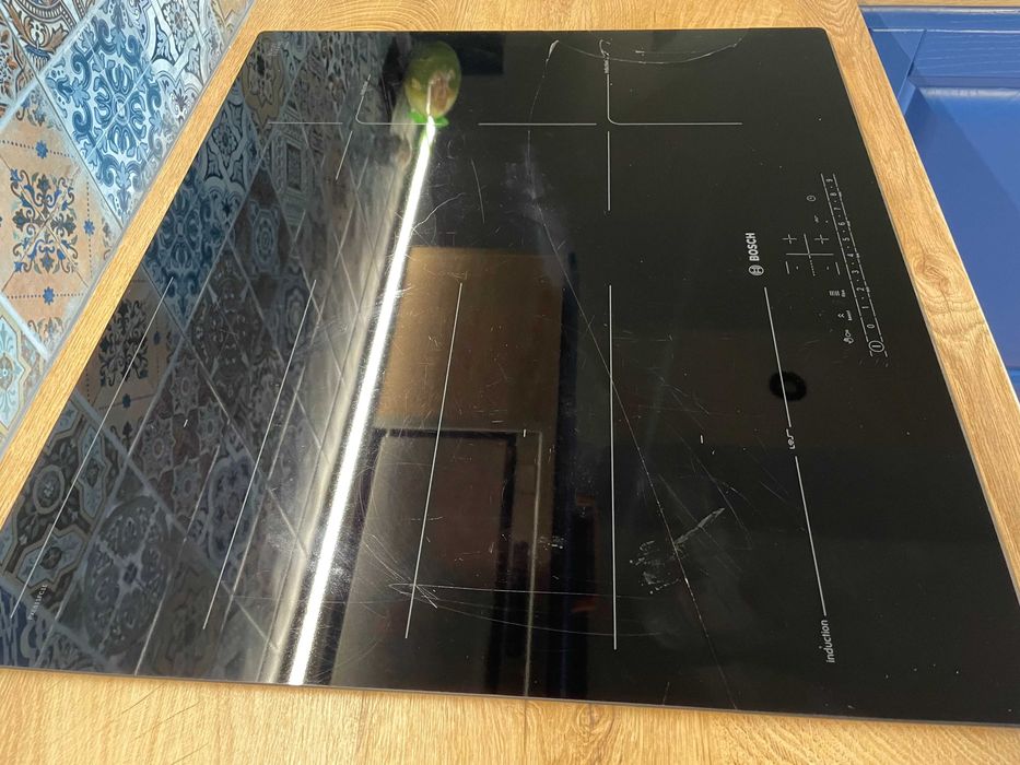 Керамичен плот за вграждане Bosch PXE611FC1E, счупено стъкло