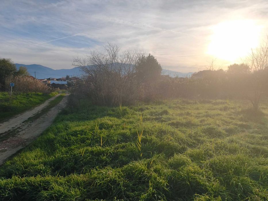 Продава се бизнес парцел 907 м2 близо до морето в Неа Врасна, Гърция