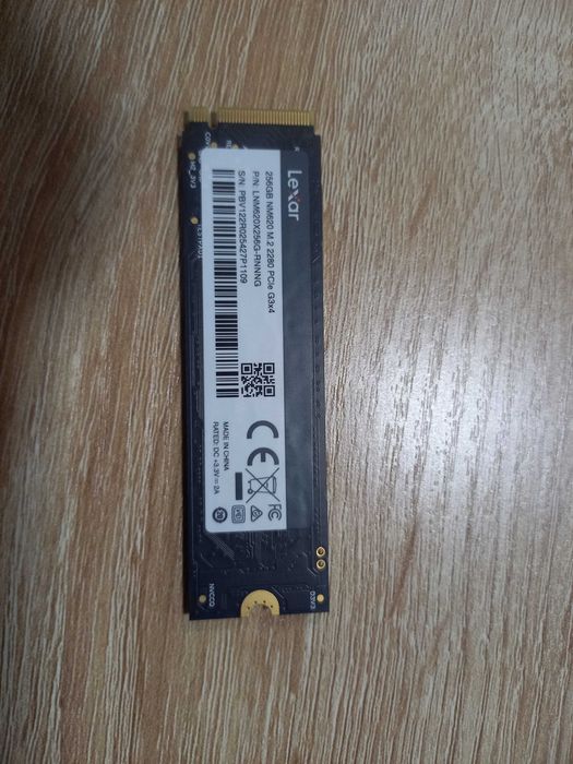 M.2 256 Gb. Lexar