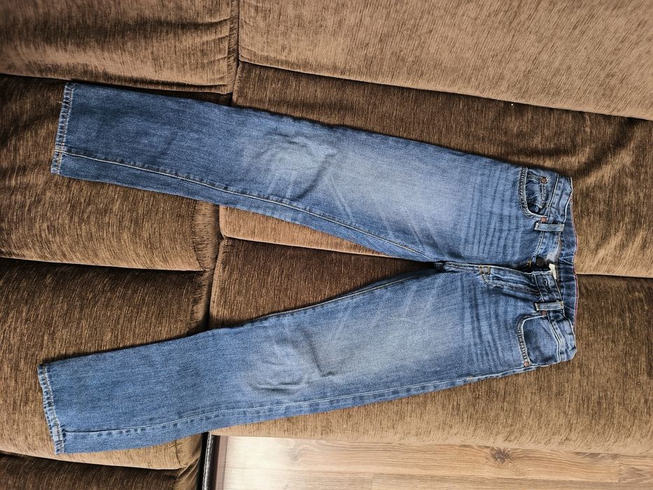 Продам отличные джинсы, брюки на мальчика