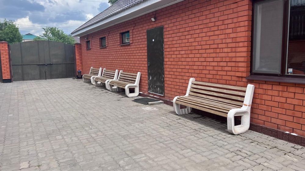 Скамейки из композитного мрамора, для двора в отличном качестве