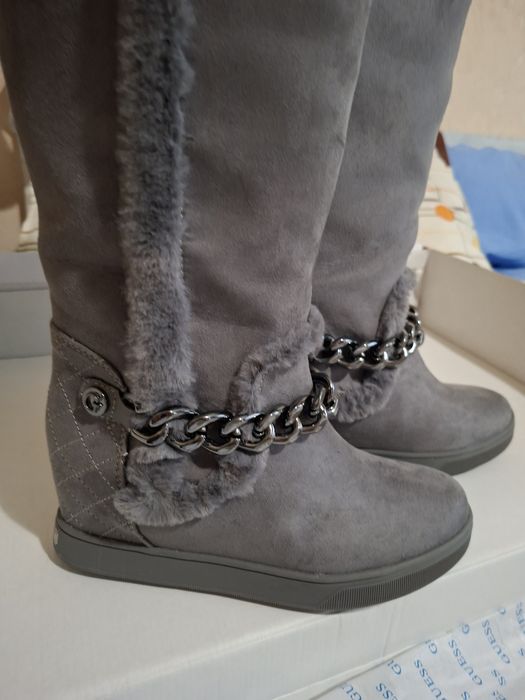 Guess нови ботуши + подарък кожено яке естествена  кожа сиво